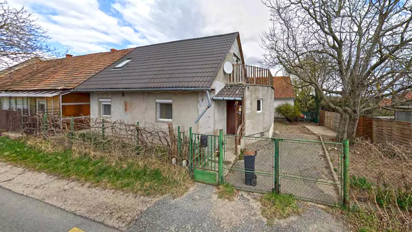 A háromlakásos sorház-rész