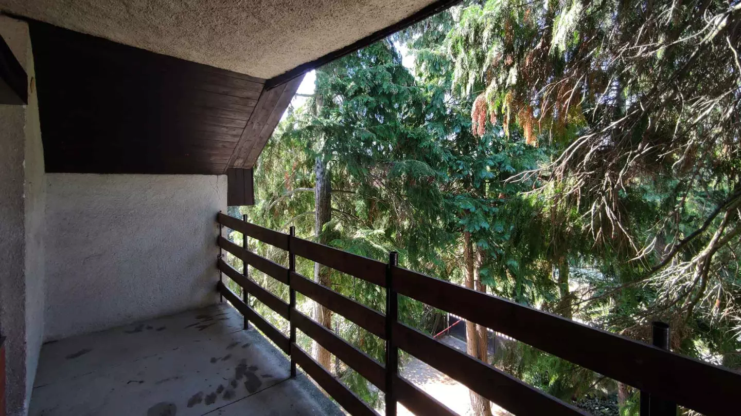 A tetőtéri fedett erkély 1,48 x 4,55 = 6,73 m2 alapterületű