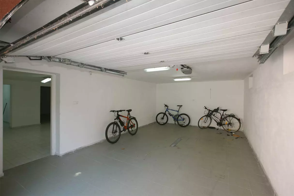 balatonszepezdi panorámás medencés ház - garázs