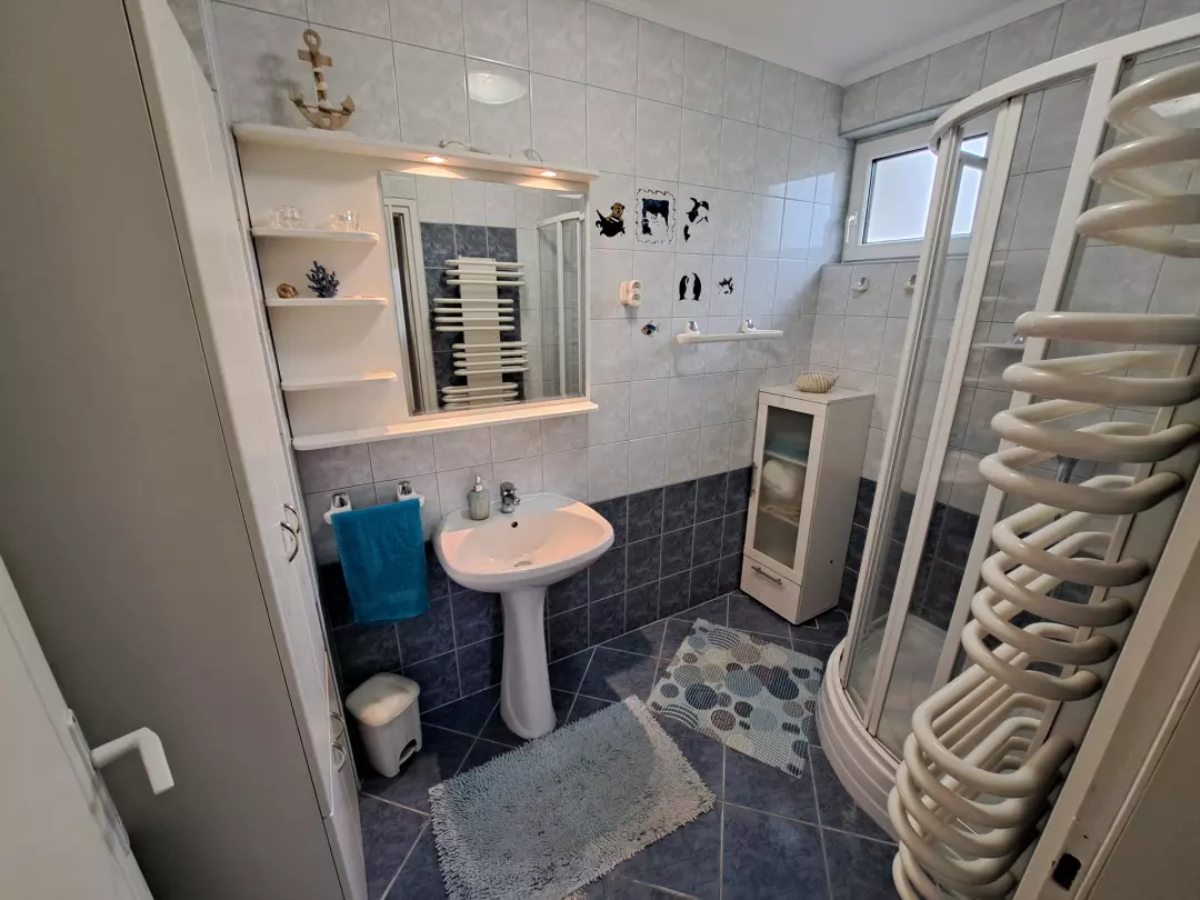 balatonszepezdi panorámás medencés ház - fürdőszoba