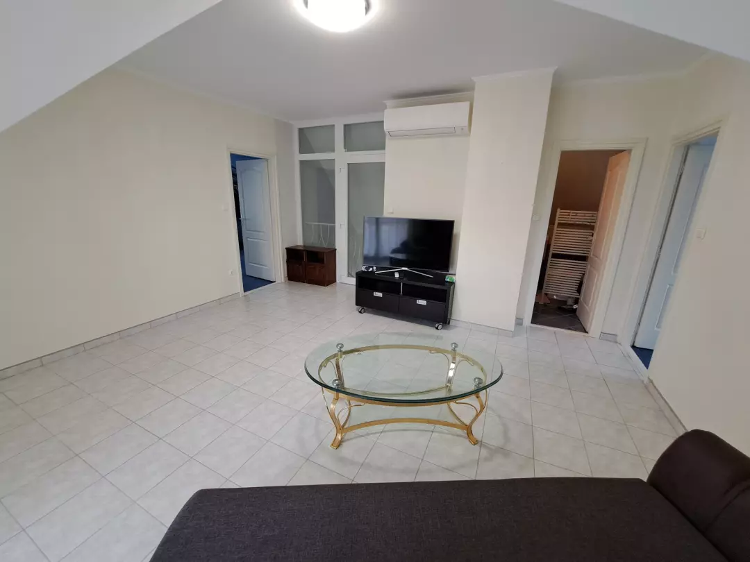 balatonszepezdi panorámás medencés ház - tetőtéri társalgó