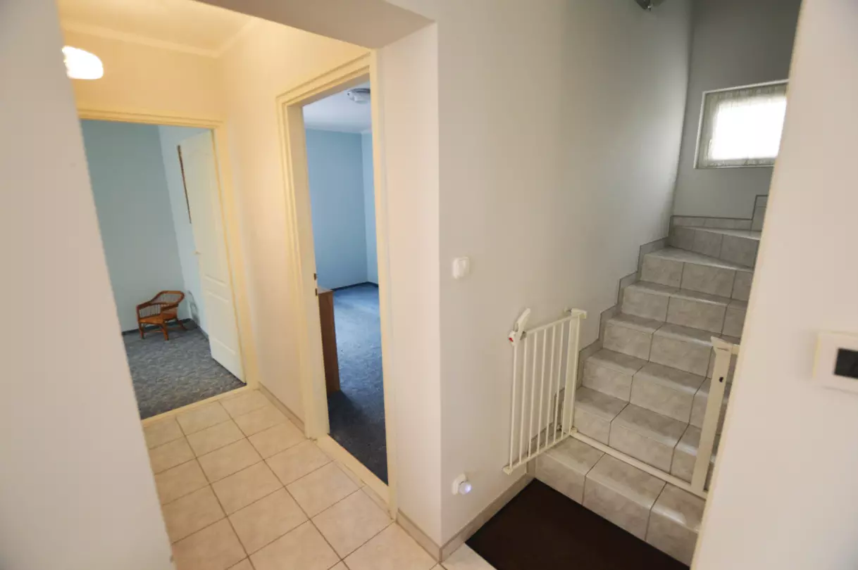 balatonszepezdi panorámás medencés ház - folyosó, lépcső a tetőtérbe