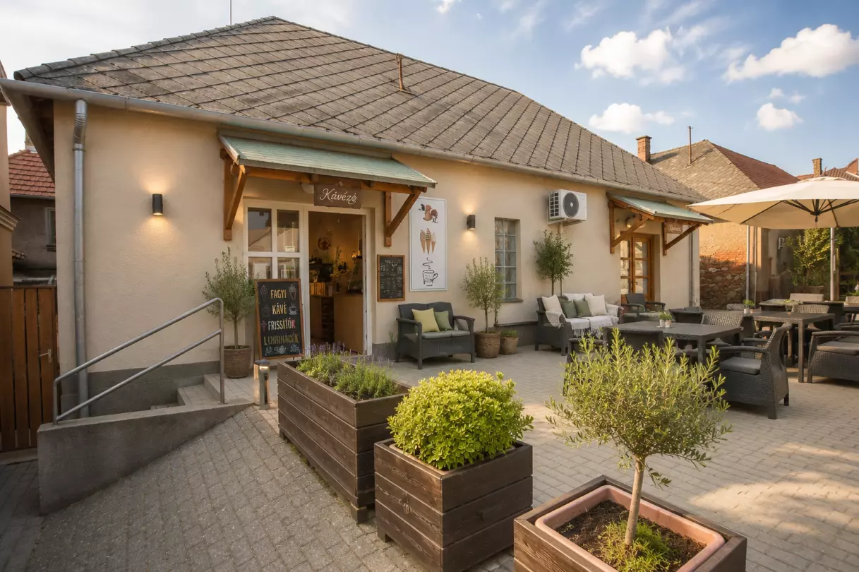 bakonyi kávéző lakással - AI generálta homlokzat