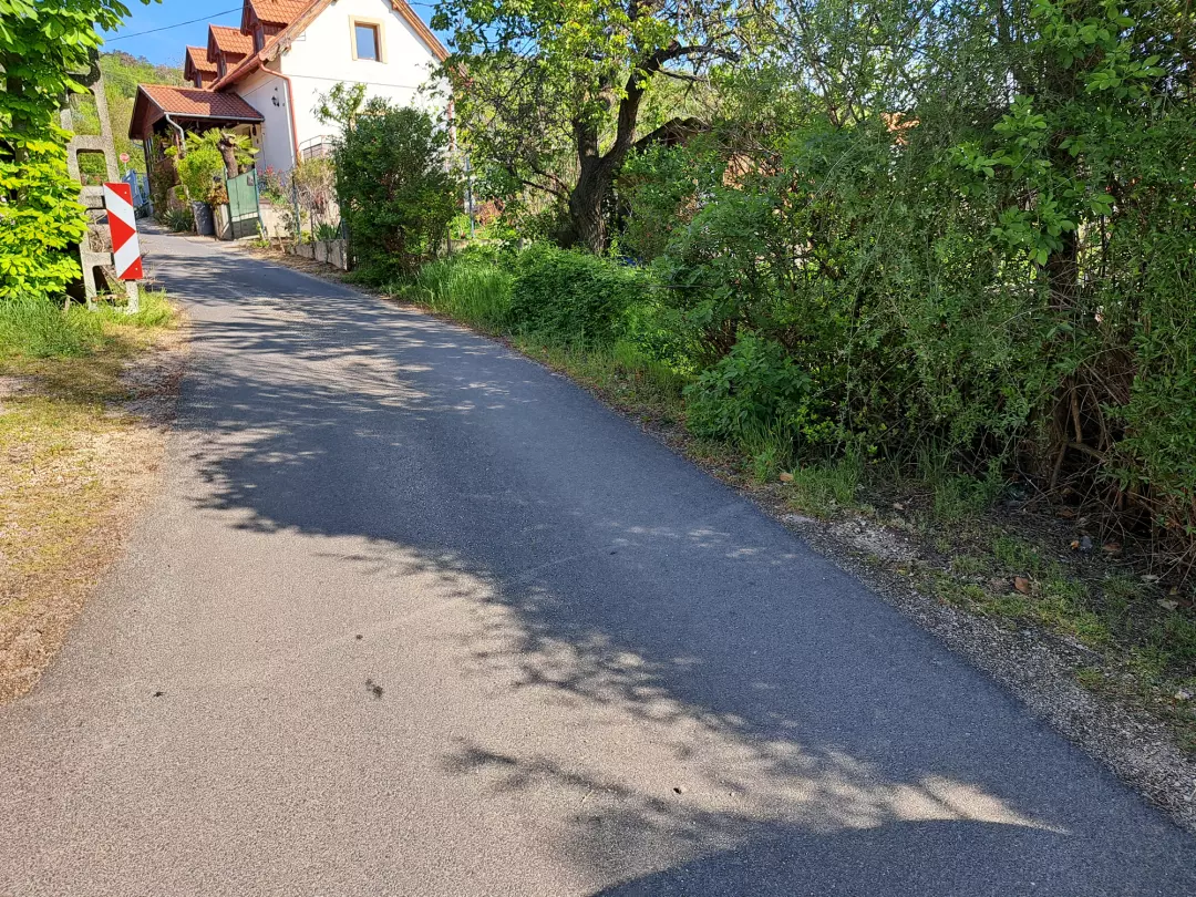 út