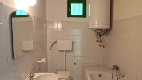 A képen a fürdőszoba látható
