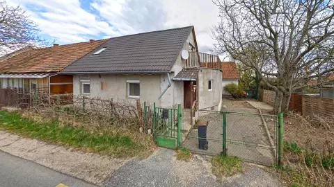 A háromlakásos sorház-rész