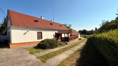 épület