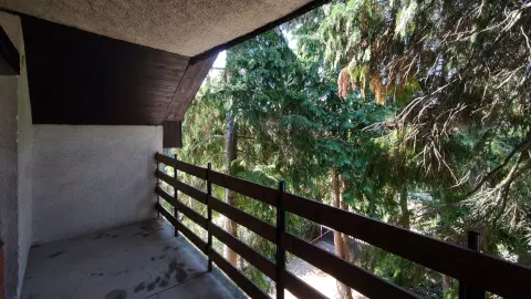 A tetőtéri fedett erkély 1,48 x 4,55 = 6,73 m2 alapterületű