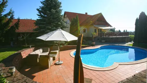 balatonszepezdi panorámás medencés ház