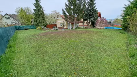 balatonszepezdi panorámás medencés ház - kert hátsó része