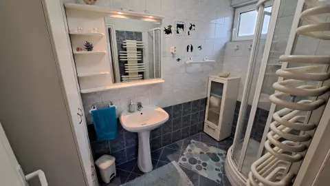 balatonszepezdi panorámás medencés ház - fürdőszoba