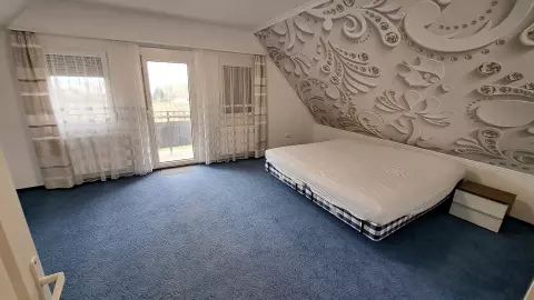 balatonszepezdi panorámás medencés ház - tetőtéri hálószoba