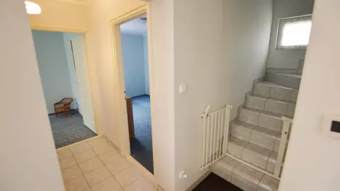 balatonszepezdi panorámás medencés ház - folyosó, lépcső a tetőtérbe