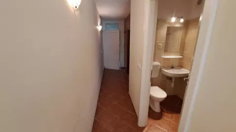 bejárat, folyosó