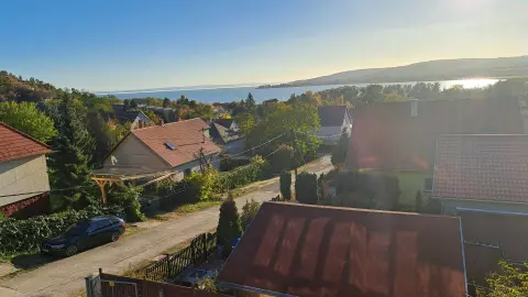 kilátás a tetőtéri szobából